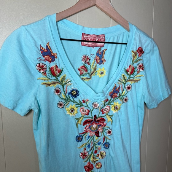 JWLA Johnny Was Embroidered Floral V Neck Slim Fit Top Tee M Medium - Picture 2 of 8